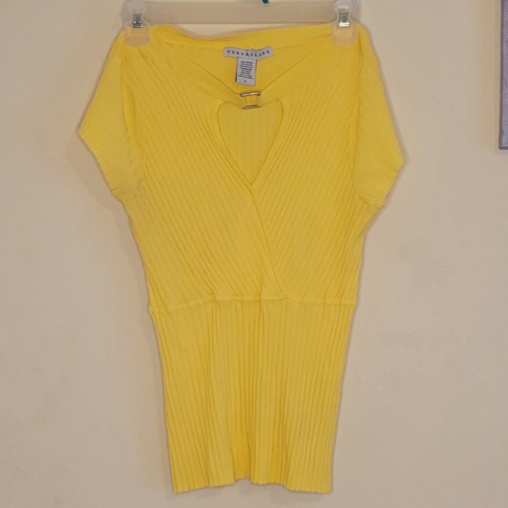 Yellow short sleeve shirt with keyhole opening.